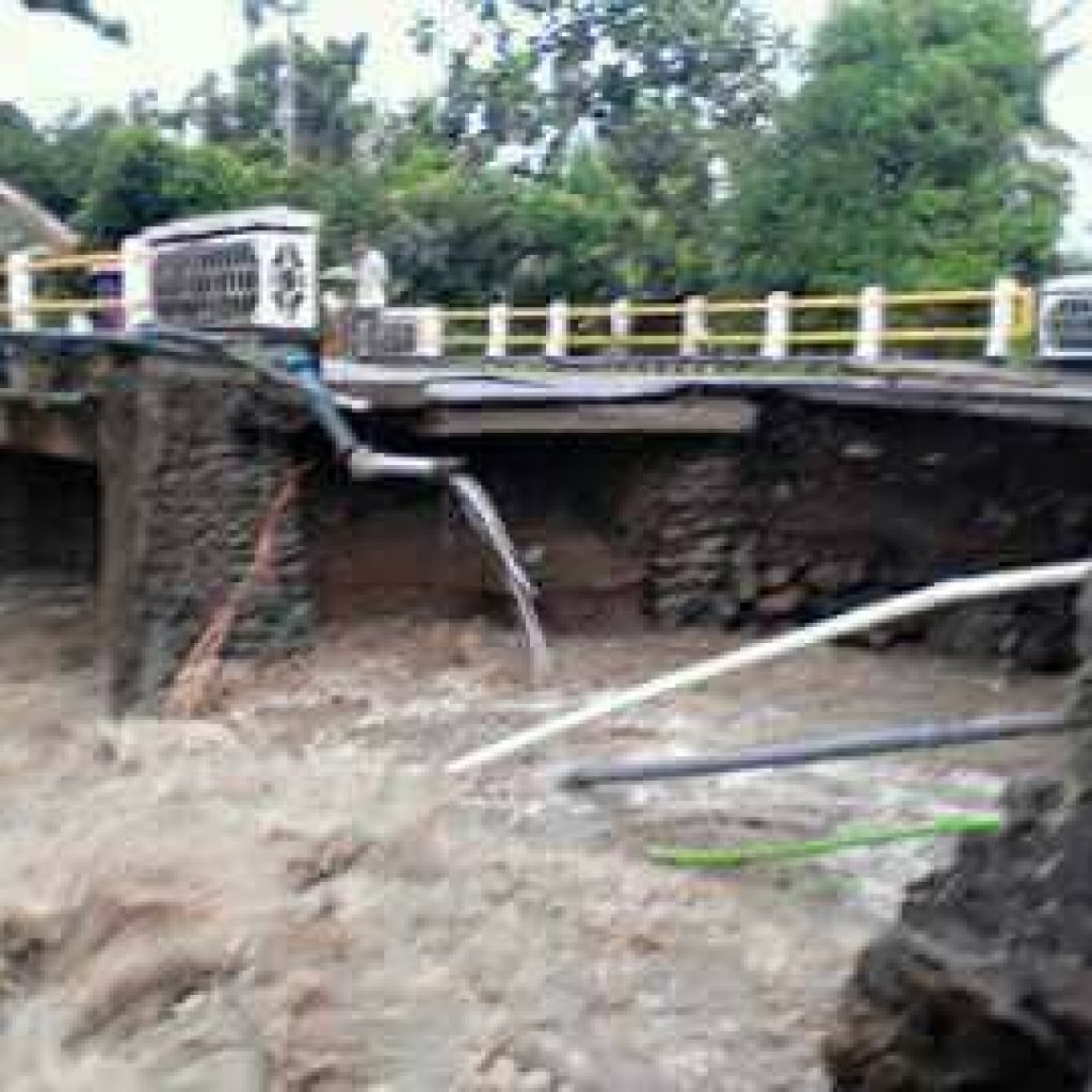 Kapolres terseret arus di jembatan ini