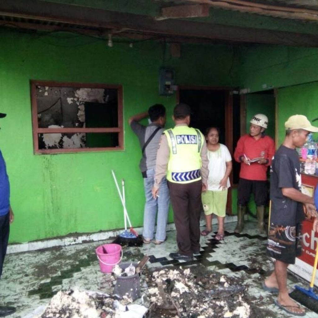 rumah terbakar