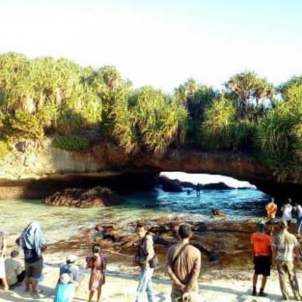 Pantai Srau Pacitan