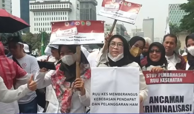 11 Ribu Tenaga Kesehatan Indonesia Unjuk Rasa Tolak RUU Omnibus Kesehatan