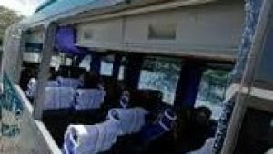 Bus Lewat, Kaca Pecah Diteror Dengan Ketapel