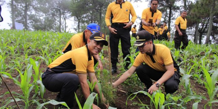 Pekan Penghijuan Polresta Kediri Gandeng Berbagai Lintas Profesi