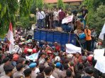 Ratusan PKTH Danar Kelud Aksi Demo di Kantor Perum KPH Kediri, Ini yang menjadi Tuntutannya