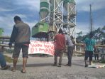 Warga Ngebrak Tak Ingin Perpanjang Kontrak, Tutup Paksa PT. Merak Jaya Beton