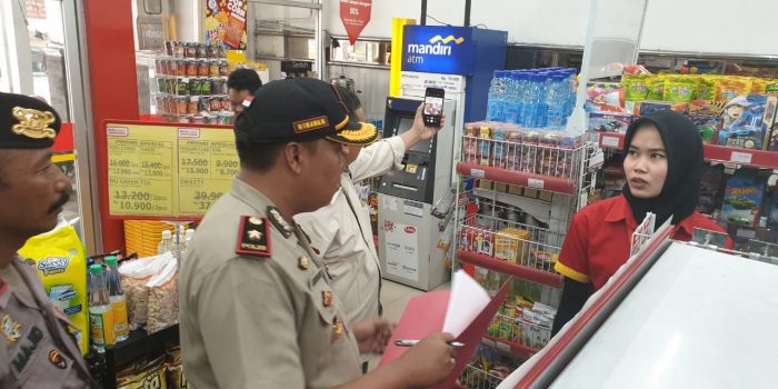 Efek Corona, Polisi Sweeping Minimarket dan Apotek