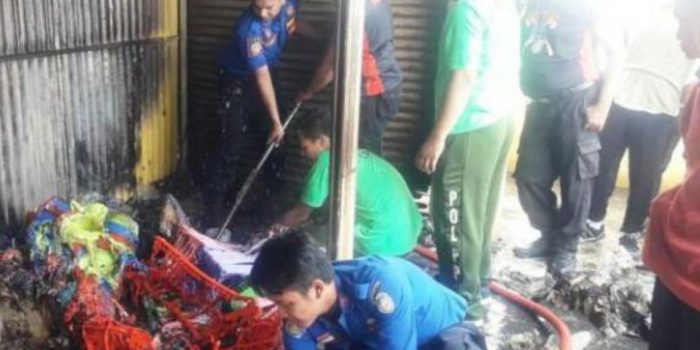 Gudang Komplek Pasar Mimbaan Situbondo Terbakar