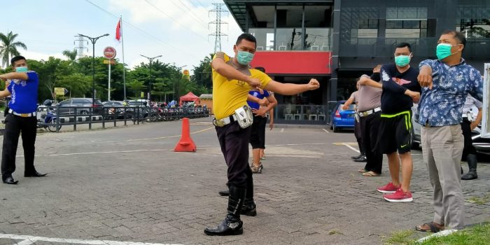 Anggota Satlantas BM Turjawali Polresta Sidoarjo Luangkan Olah Raga Untuk Antisipasi Covid-19