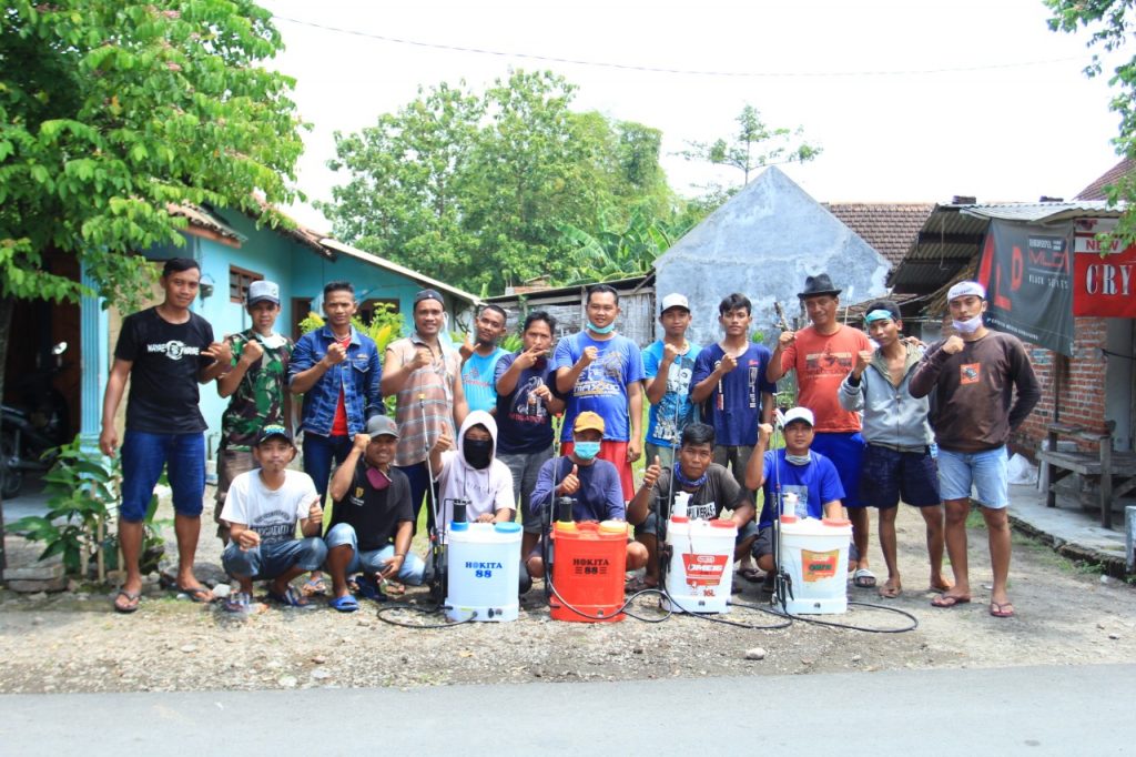 Peduli Desanya Pemuda Di Sidoarjo Lakukan Penyemprotan 