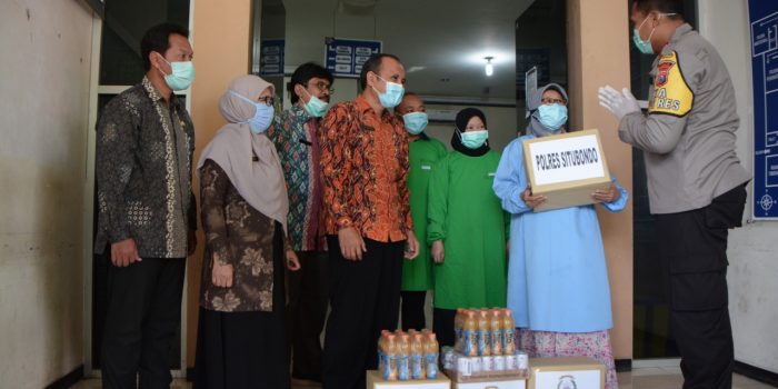 Kapolres Situbondo Support Extra Fooding Pada Dokter dan Perawat