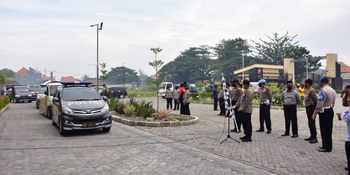 Polresta Sidoarjo Bagikan Sembako Disetiap Kecamatan