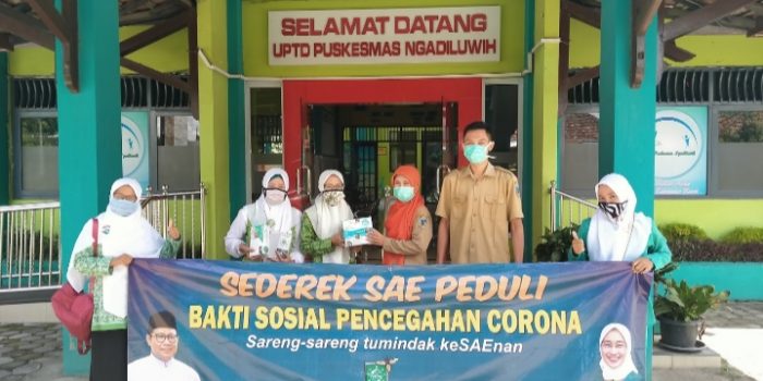 Fatayat NU Kab Kediri Bagi Masker, Handscoon dan Handsanitizer ke Puskemas