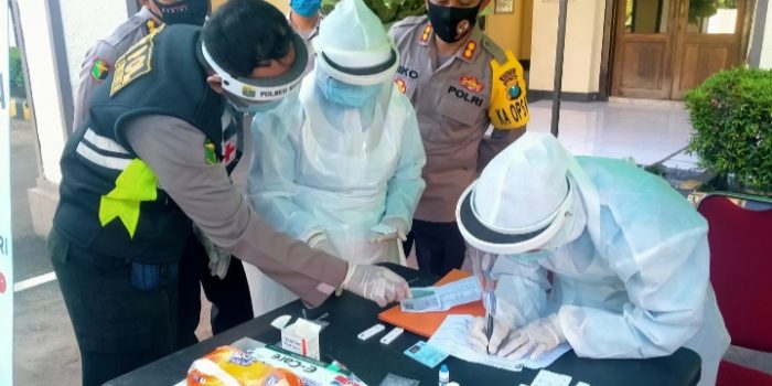 Polres Kediri Kota Gelar Baktikes Rapid Test Drive Thru