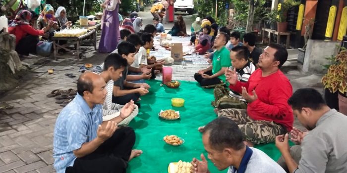 Warga Jalan Abiyasa RT 01 RW 08 Puri Darma Indah Lakukan Malam Tasyakuran Hari Kemerdekaan RI ke 75