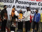 Hari Pertama Pendaftaran Bakal Calon Bupati dan Wakil Bupati di KPU Kab Kediri, Pasangan Dhito – Dewi Dikawal  9 Partai Pengusung