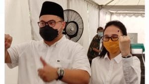 Pilbup 2020, Calon Bupati Kediri Nyoblos ke TPS 15 bersama Istri, Yakin Menang 85 Persen