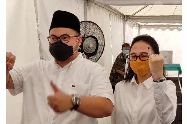 Pilbup 2020, Calon Bupati Kediri Nyoblos ke TPS 15 bersama Istri, Yakin Menang 85 Persen