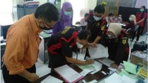 Dua Tersangka Kasus Kredit Mancet BPR Kota Kediri, Kejari Lakukan Penahanan