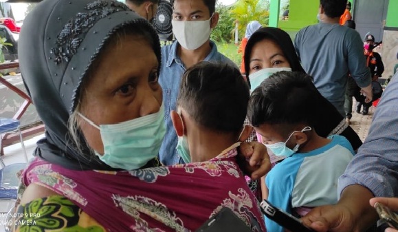 Dua anak kembar yang terpisah dengan kedua orangtuanya, ketika tanah longsor di Ngetos Nganjuk