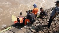 Pencari Ikan di Sungai Citarum Kaget Temukan Mayat Laki-laki