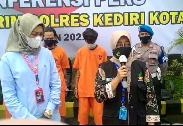 Pekerja Seks Dibawah Umur Masih Trauma, Wanita Cantik Ini Yang Dampingi Korban