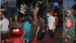 Tanggul Kali Rusak,  Banjir 1 Meter Tenggelamkan Perkampungan Warga