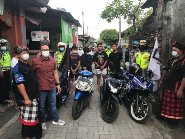 3 Geng Motor Resahkan Pariwisata Jalan Ditutup Turis Tidak Bisa Lewat