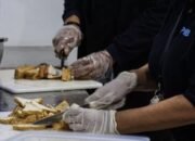 Potensi Mallpraktek Program MBG, Ahli Gizi Telat Gaji dan Temuan Sayur Busuk di Dapur Gizi Anak