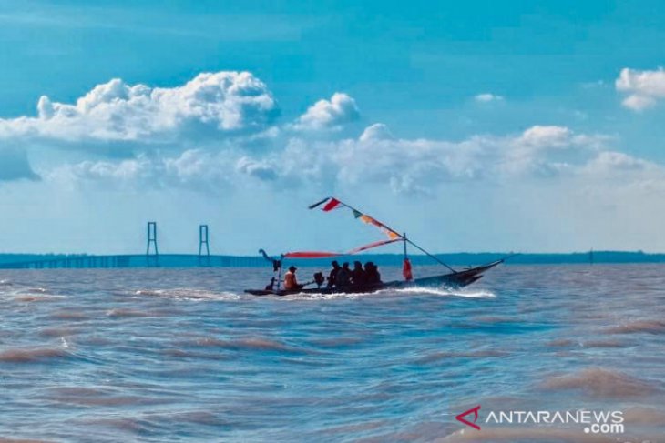 Naik perahu dari