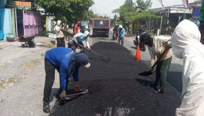 Respon Kilat Keluhan Warga Dijawab Cepat Jalan Rusak Duduk Sampeyan Betoyo Guci Mulai Diperbaiki Pemkab Gresik Pastikan Jalur Mulus Kembali