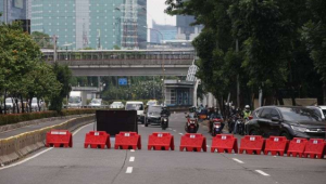 Massa Aksi Nakes Tolak RUU Kesehatan Penuhi Gedung DPR/MPR: Pengalihan Kendaraan dan Ribuan Orang Berkumpul