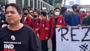 Ade Armando Dianiaya Hingga Tersungkur ke Aspal, Celana Dalamnya Dilucuti