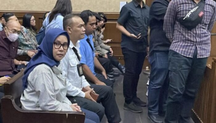 Air Mata Riezky Aprilia Membasahi Ruang Sidang, Menguak Tekanan Sekjen PDIP Hasto