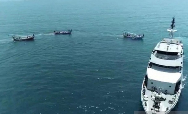 Akademi Angkatan Laut Gelar Vaksinasi Masyarakat Maritim di Pulau Mandangin