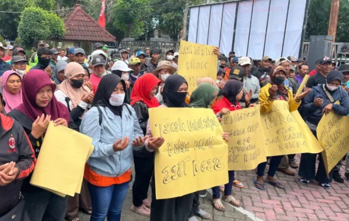 Aksi Protes Petani di Kabupaten Kediri Ketika Lahan Pertanian Jadi Fasum Desa