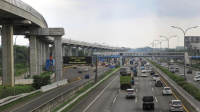 Anak Menyeberang Tol, Tabrakan Beruntun di Tol Jagorawi!