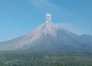 Ancaman Erupsi Beruntun Gunung Semeru Siaga, Warga Dilarang Mendekat Radius 13 Km 9 Ancaman Erupsi Beruntun Gunung Semeru Siaga Warga Dilarang Mendekat Radius 13 Km