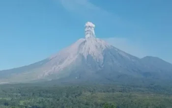 Ancaman Erupsi Beruntun Gunung Semeru Siaga, Warga Dilarang Mendekat Radius 13 Km 3 Ancaman Erupsi Beruntun Gunung Semeru Siaga Warga Dilarang Mendekat Radius 13 Km