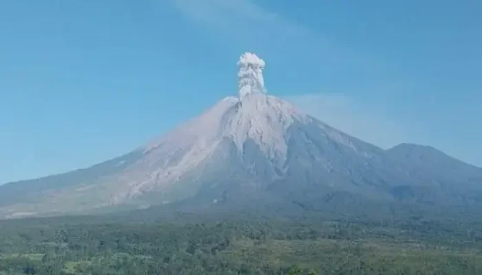 Ancaman Erupsi Beruntun Gunung Semeru Siaga, Warga Dilarang Mendekat Radius 13 Km