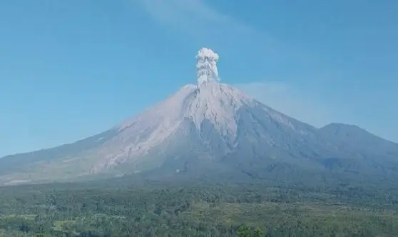 Ancaman Erupsi Beruntun Gunung Semeru Siaga, Warga Dilarang Mendekat Radius 13 Km 1 Ancaman Erupsi Beruntun Gunung Semeru Siaga Warga Dilarang Mendekat Radius 13 Km