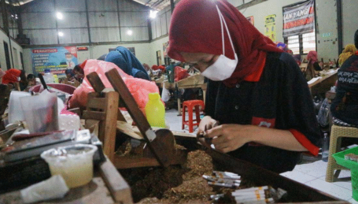 Asap Vs. Santapan, Menguak Mana Skala Prioritas Belanja, Warga Trenggalek 2025