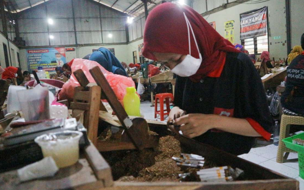 Asap Vs Santapan Menguak Prioritas Belanja Warga Trenggalek 2024