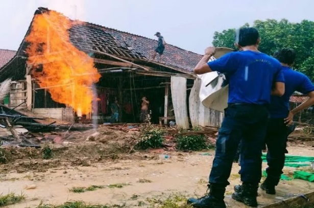 BPBD Sampang-Jatim terjunkan tim ke lokasi