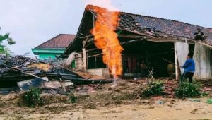 Warga Bangsal Sampang, Tersulut Api Sumur Hingga Tubuh dan Rumah Terbakar