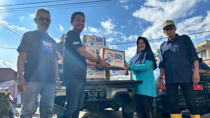 BRI Peduli Salurkan Bantuan Cepat untuk Korban Banjir di Agam, Sumatera Barat