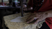 Bahaya Tersembunyi! Krisis Bahan Baku Guncang Industri Indonesia