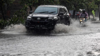 Banjir setinggi 10 cm mengganggu lalu lintas menuju Bandara Soekarno-Hatta