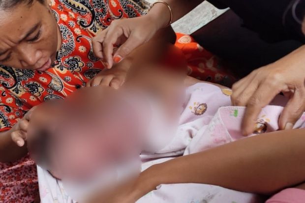 Bayi Baru Dilahirkan Ditemukan di Teras Rumah Warga, Gegerkan Warga