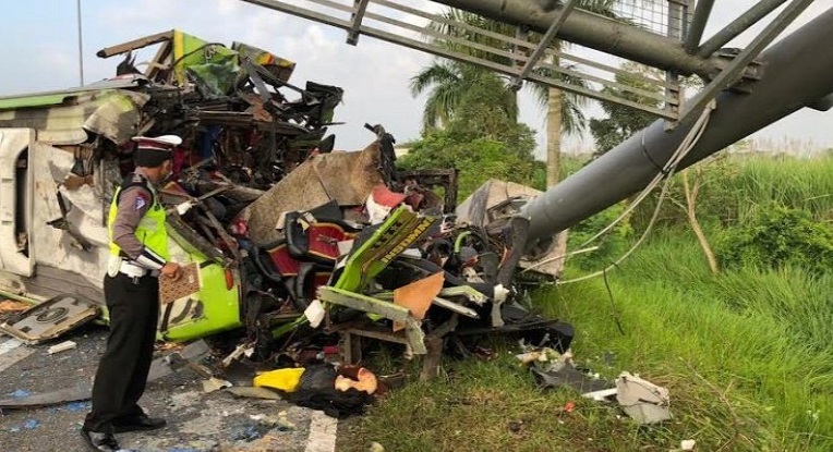 Begini Keadaan Penumpang Bis usai Tabrak Reklame di Jalan Tol Jombang