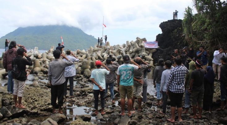 Bendera Setengah Tiang di Ternate: Protes Warga Menggugah Kesadaran