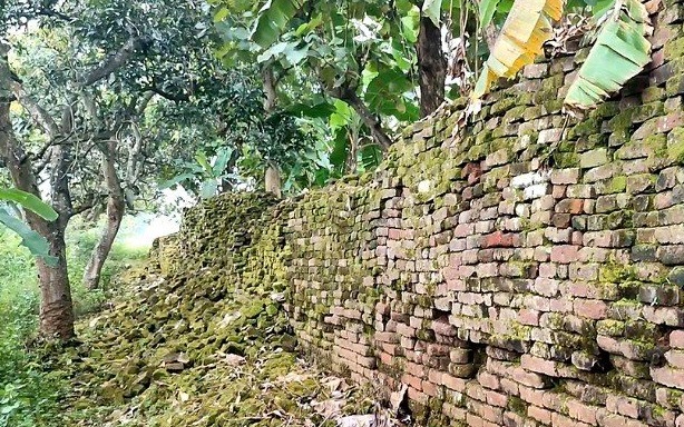 Benteng Istana Majapahit Mirip Tembok Cina Ditemukan Warga di Alas Gunung Kutogirang